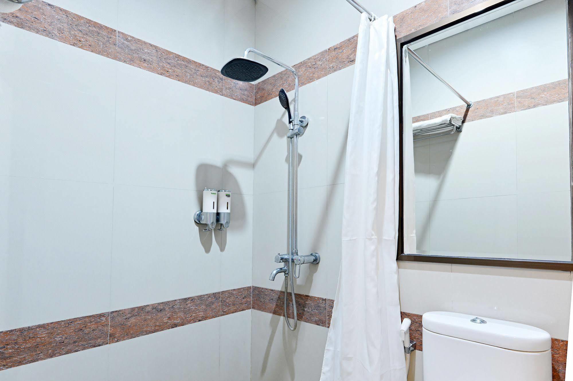Zen Rooms Riau Natuna Bandung Buitenkant foto