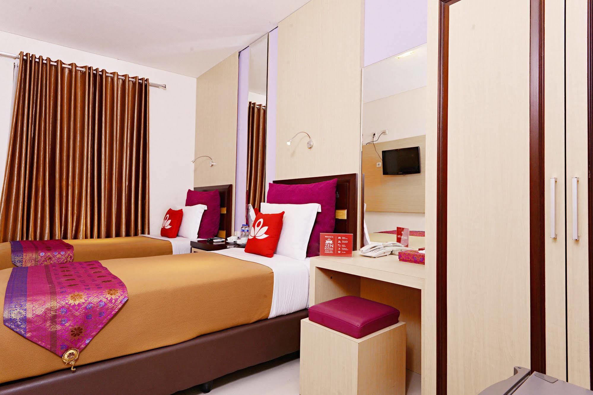 Zen Rooms Riau Natuna Bandung Buitenkant foto