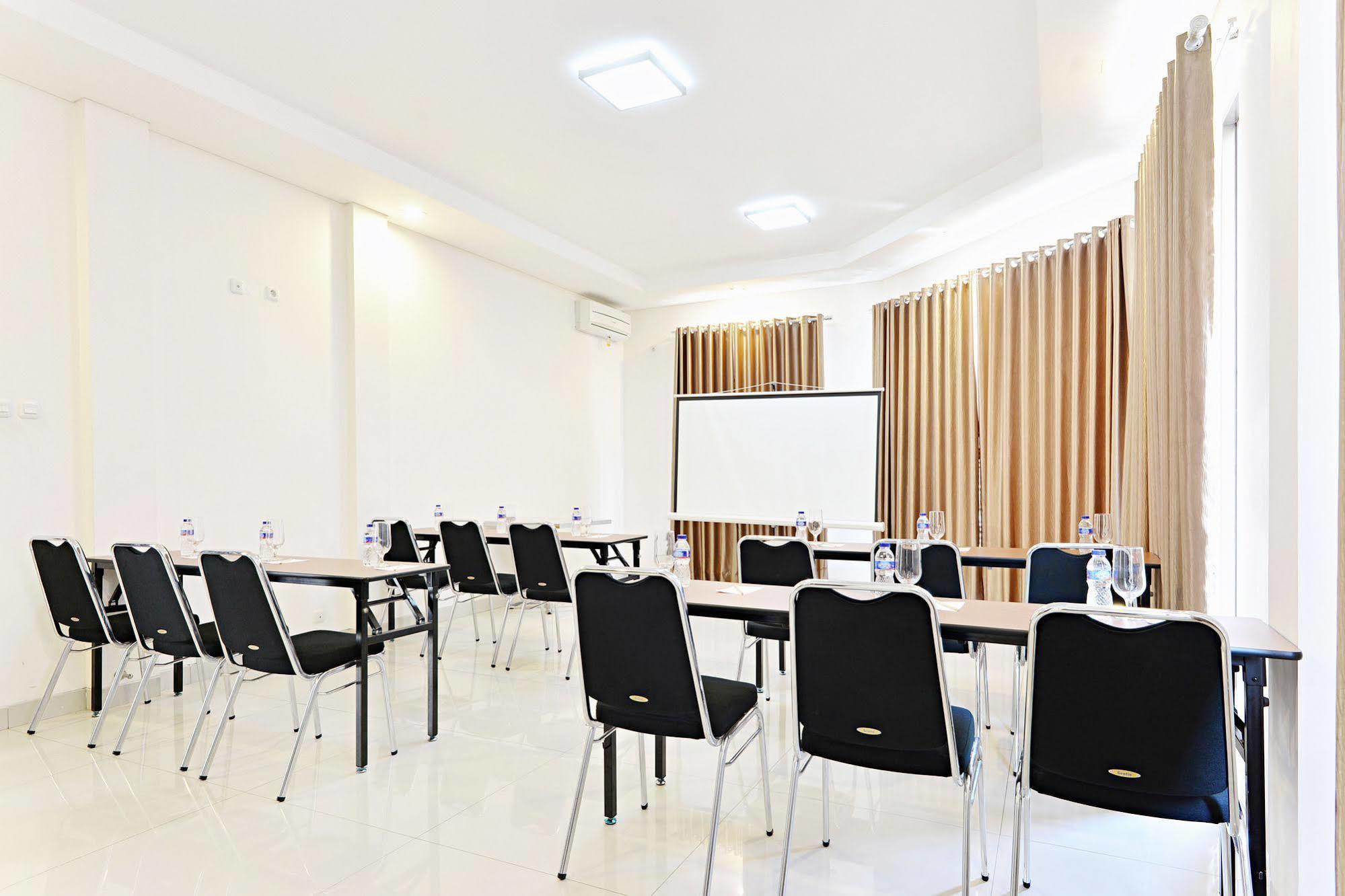 Zen Rooms Riau Natuna Bandung Buitenkant foto