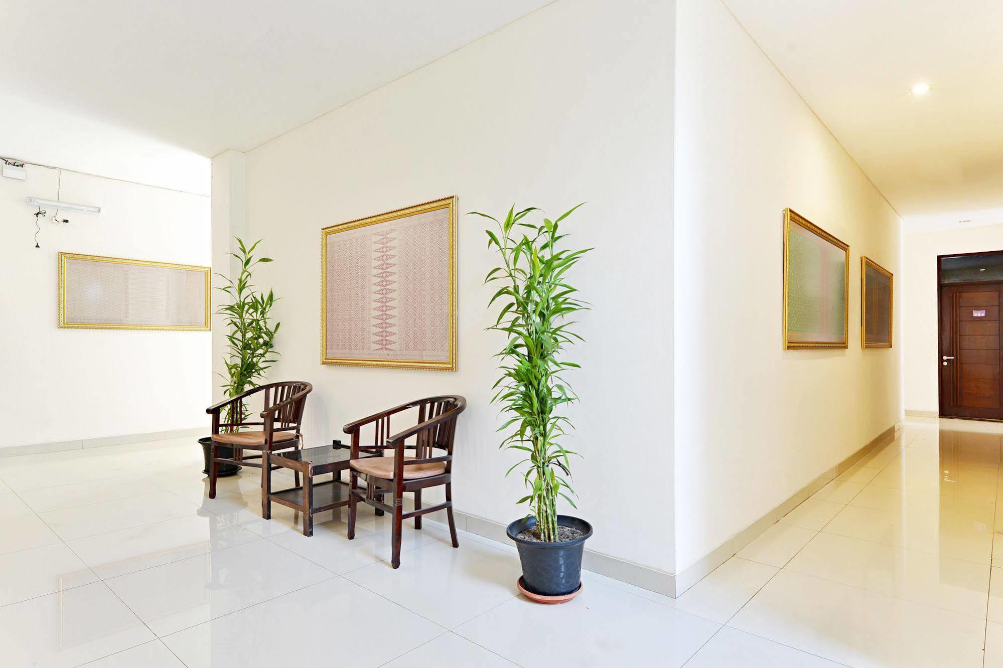 Zen Rooms Riau Natuna Bandung Buitenkant foto